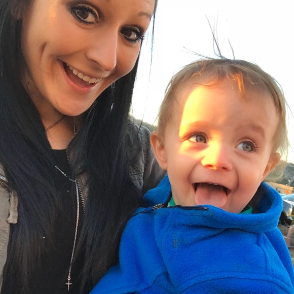 Meet your Posher, Nicole - Picture 1 of 1